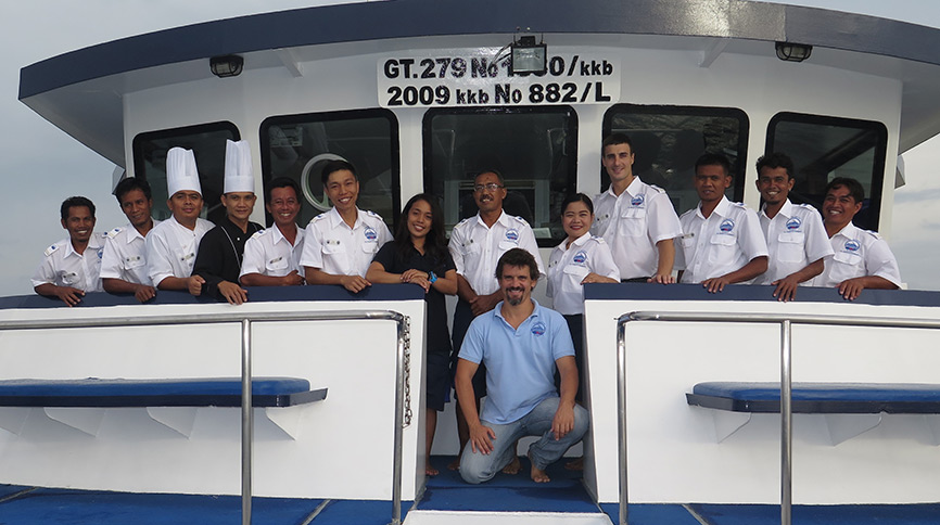 divemaster yacht jobs